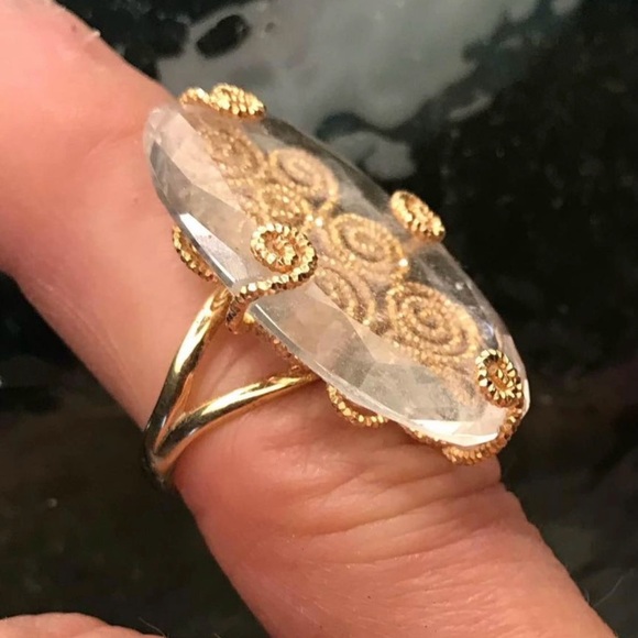 Absolutely stunning 14K gold and clear white topaz ring. - Picture 2 of 4